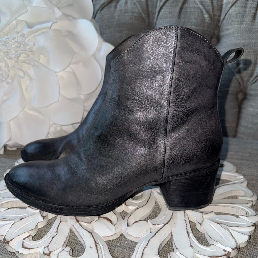 Clark’s Gray Leather Ankle Boots Women’s 10